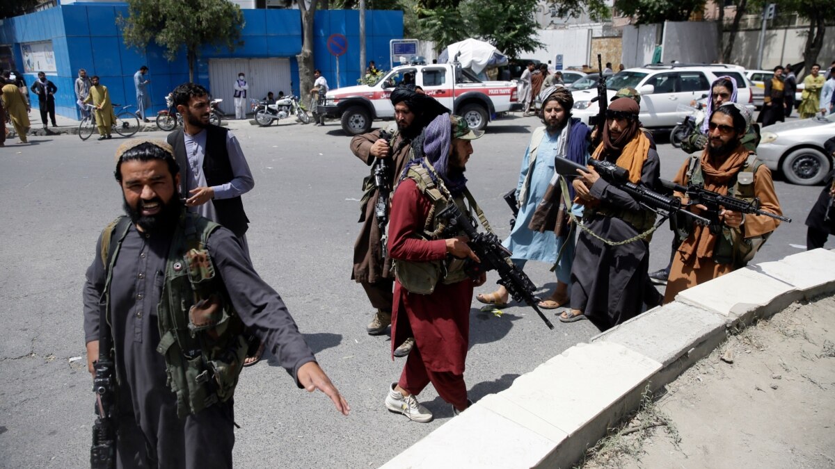 طالبان نے سابق حکومت کے کلیدی عہدے داروں کو تحویل میں لینا شروع کر دیا - Vimarsana News