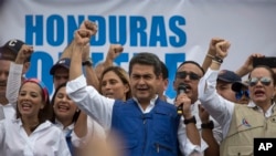 Honduran President Juan Orlando Hernandez speaks to supporters, in Tegucigalpa, Honduras, Dec. 7, 2017. Eight Latin American governments Wednesday applauded Honduras' willingness to recount disputed votes in the presidential elections, but questions remain about how thorough that recount will be.