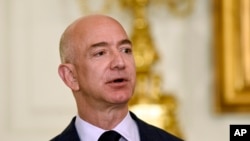 Jeff Bezos, es el fundador y CEO de Amazon.com,. En esta foto de mayo 5 de 2016, aparece en el Salón de la Casa Blanca donde se realizan Cenas de Estado.