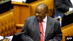 Sabon shugaban Afirka ta Kudu, Cyril Ramaphosa a lokaci da ya isa zauren majalisar dokokin kasar