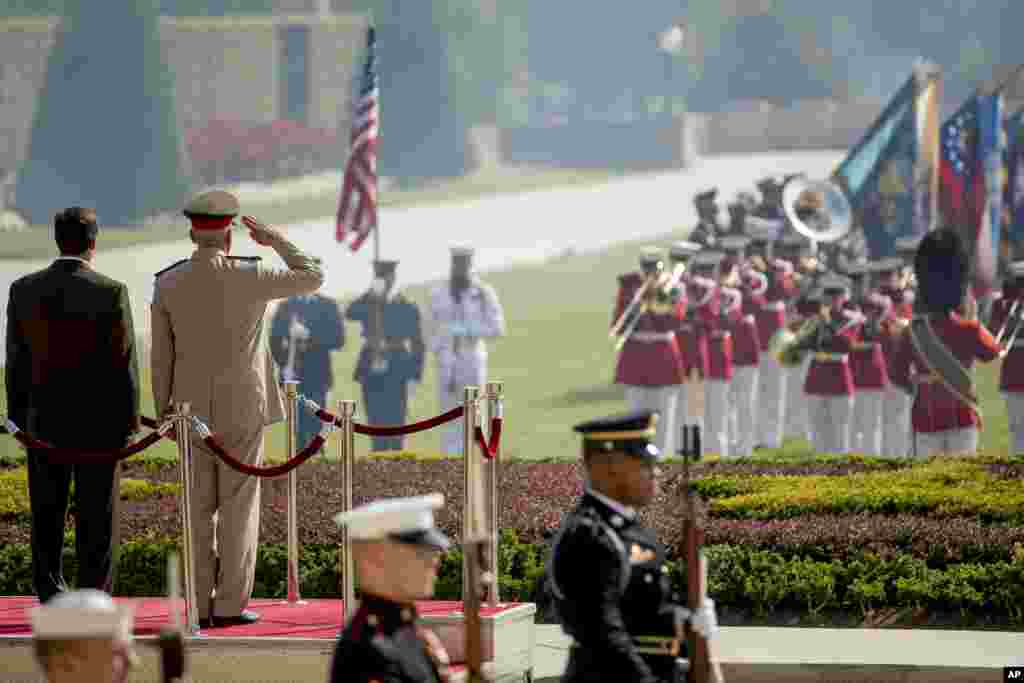 مارک اسپر که هفته پیش به عنوان وزیر دفاع ایالات متحده از سنا رای کسب کرد، روز دوشنبه میزبان همتای خود از مصر بود. مصر و آمریکا روابط نزدیکی دارند.&nbsp;