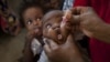 소말리아에서 소아마비 백신을 접종하고 있다 (자료사진) 