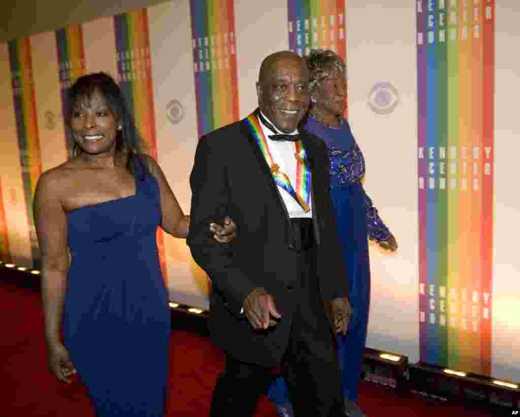 Buddy Guy arrives at the Kennedy Center for the Performing Arts for the 2012 Kennedy Center Honors Performance and Gala, Washington, December 2, 2012. 