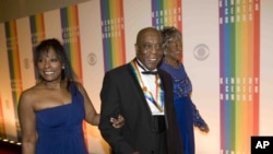 Buddy Guy arrives at the Kennedy Center for the Performing Arts for the 2012 Kennedy Center Honors Performance and Gala, Washington, December 2, 2012.