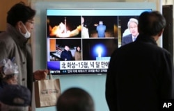 People watch a TV screen showing a local news program reporting about North Korea's missile launch, at the Seoul Railway Station in Seoul, South Korea, Nov. 30, 2017.