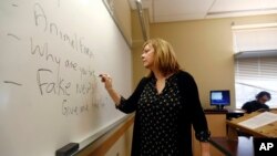 Pat Winters Lauro, a journalism professor at Kean University in Union, N.J., leads a class discussion talking about fake news, Jan. 20, 2017. Teachers from elementary school through college have been ramping up media literacy training to recognize bogus reports and understand their potential to weaken civic culture. 