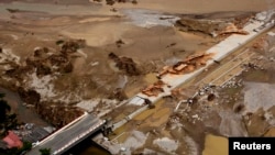 An aerial view shows a collapsed bridge on the outskirts of Acapulco September 20, 2013.