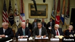Mantan menteri-menteri luar negeri AS bertemu Presiden Barack Obama untuk membahas Kemitraan Trans-Pasifik (TPP) di Gedung Putih, November 2015.