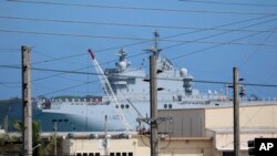 停靠在关岛的法国两栖突击舰“西北风”号。（2017年5月11日）