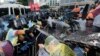 홍콩에서 경찰과 시위대 충돌, 26명 부상