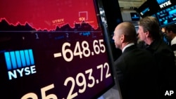 纽约股票交易所显示的道指跌落情况。(2019年5月13日)