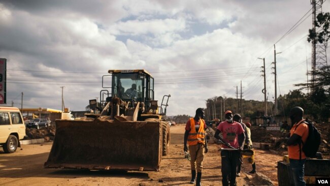 In this August 2020 photo, construction workers are seen at Ngong Road, a major road linking Nairobi to Ngong town that has been contracted to Quinjian International Group. The project is currently 95% finished. (Kang-Chun Cheng/VOA)
