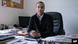 Hossam Bahgat dans son bureau du Caire, en Egypte, 7 décembre 2011. 
