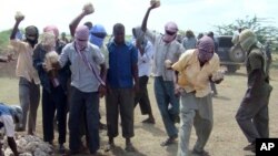 索馬里南部拜州的拉馬阿代鎮青年黨激進組織處一名44歲的男子以石刑。