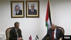 Menlu Norwegia Jonas Gahr Stoere saat bertemu Presiden Palestina Mahmoud Abbas di Ramalalah, Tepi Barat (foto: Juni 2008).