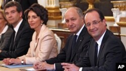 (справа налево) Франсуа Олланд, Лорен Фабиус, Марисоль Турен и Арно Монтебур