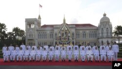 Thủ tướng Prayuth Chan-ocha (thứ 9, hàng đầu, từ trái sang) và nội các của ông chụp ảnh sau buổi tuyên thệ ngày 16/7/2019. 