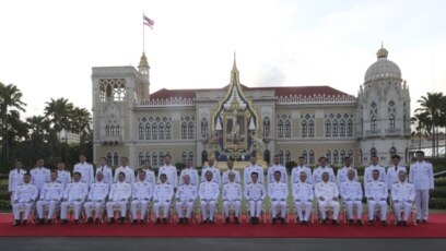 Thủ tướng Prayuth Chan-ocha (thứ 9, hàng đầu, từ trái sang) và nội các của ông chụp ảnh sau buổi tuyên thệ ngày 16/7/2019.