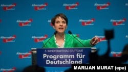 AfD lideri Frauke Petry parti kurultayında