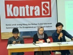 Dalam jumpa pers di Jakarta, Jumat, 6 Desember 2019, Komisi Orang Hilang dan Korban Tindak Kekerasan (KontraS) menyatakan kebebasan berkumpul di era kepemimpinan Presiden Joko Widodo mengkhawatirkan. (Foto: Fathiyah Wardah)