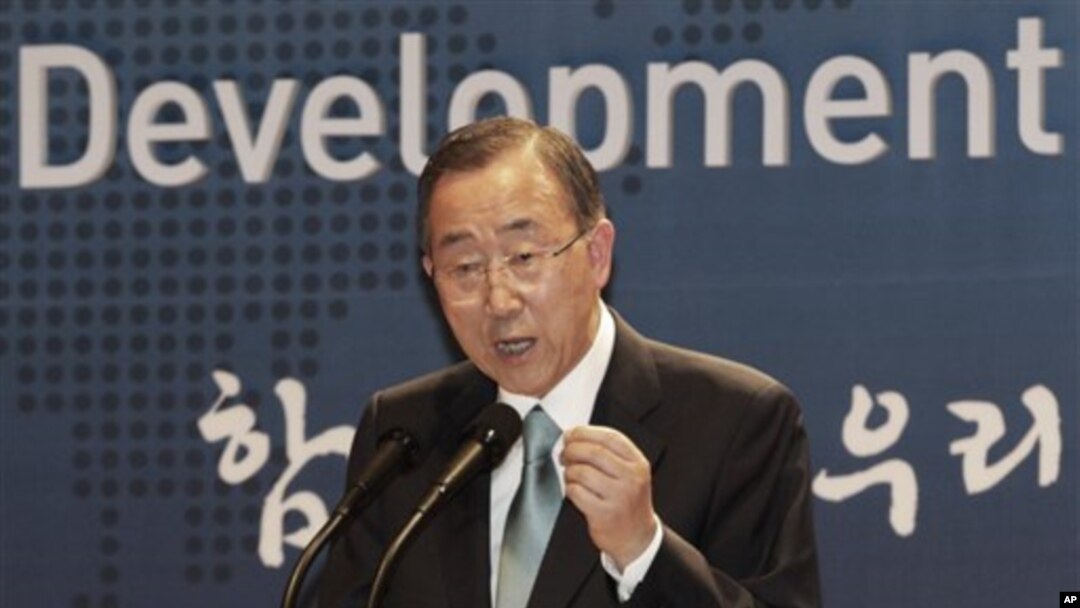 Sekjen PBB Ban Ki-moon berpidato dalam upacara peresmian "Development Alliance Korea", koalisi kelompok-kelompok sipil lokal untuk mempromosikan pengembangan bantuan luar negeri di Kementrian Luar Negeri Korea Selatan, Seoul (13/8).