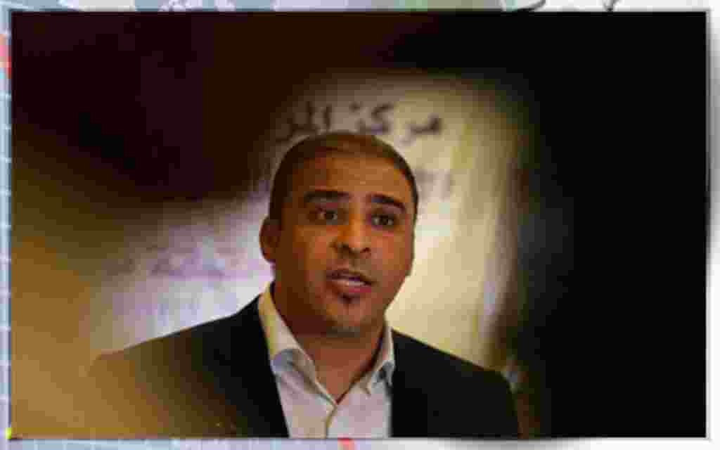 El portavoz del gobierno libio Ibrahim Moussa habla durante una conferencia de prensa sobre la muerte de Abdel-Fattah Younis, en Trípoli.