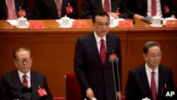 Perdana Menteri China Li Keqiang (tengah) berbicara dalam pembukaan Kongres Partai Komunis ke-19 di Beijing, 18 Oktober 2017. (Foto:Dok).