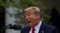 Le président Trump annonçant la décision du gouvernement américain de retirer son financement à l'OMS, lors briefing quotidien du groupe de travail sur le coronavirus au Rose Garden de la Maison Blanche à Washington, États-Unis, le 14 avril 2020. REUTERS/Leah Millis