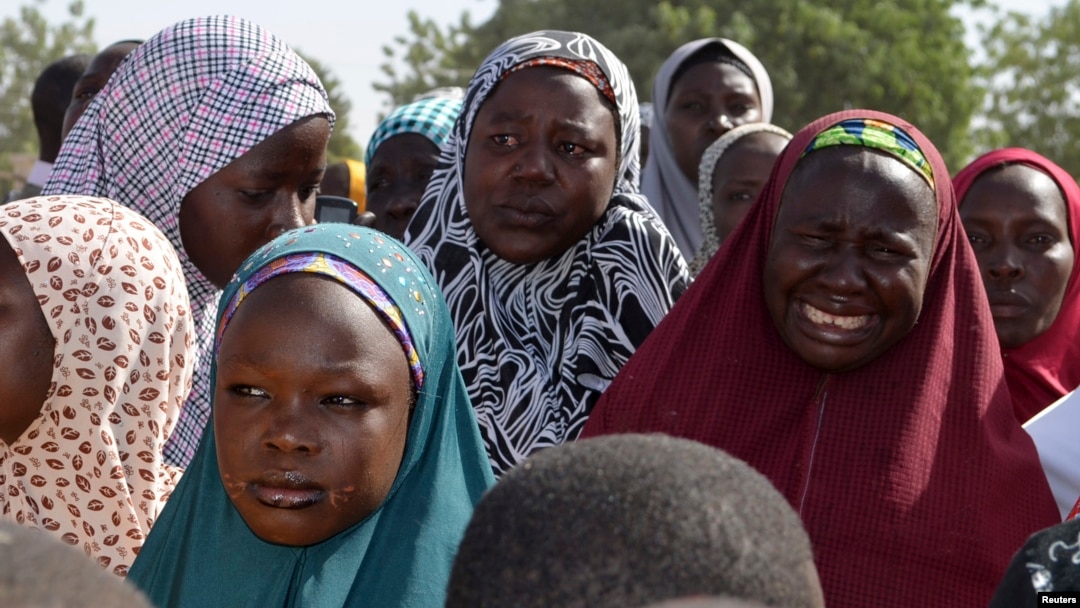 Para ibu dari siswi-siswi yang diculik menghadiri pertemuan di Chibok, negara bagian Borno (foto: dok).