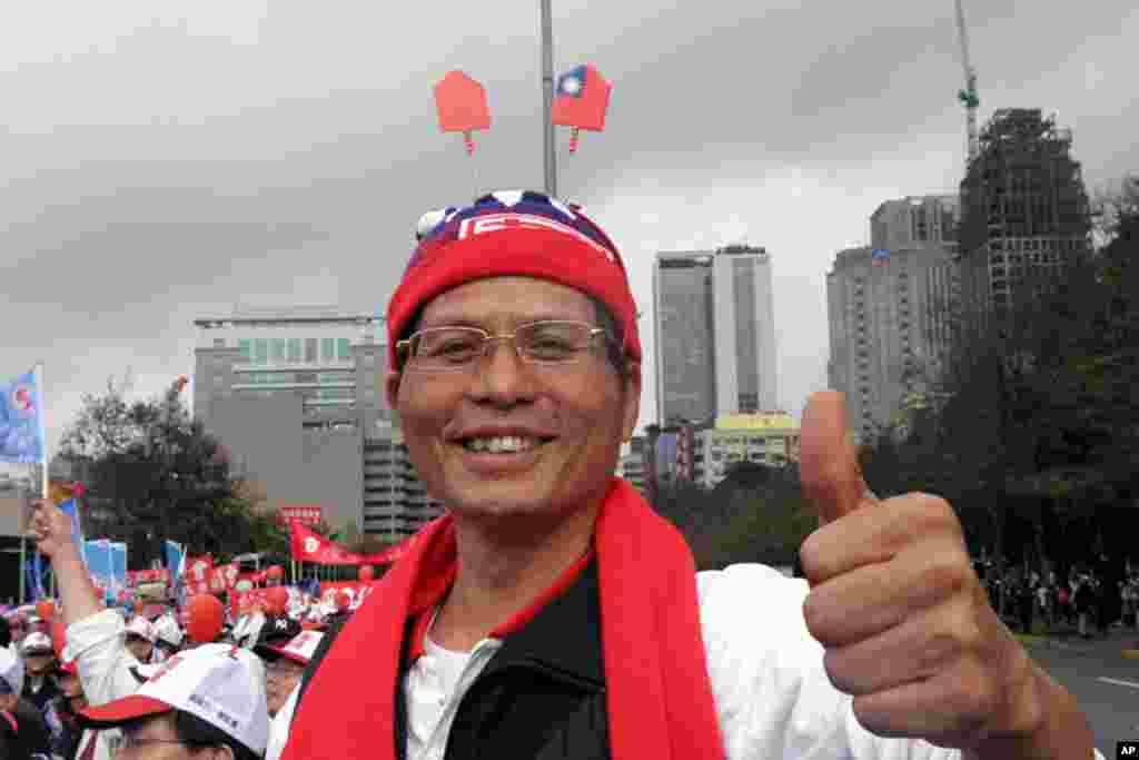 国民党1月8号在台北举行“为台湾赞出来”大游行(美国之音赵婉成拍摄)