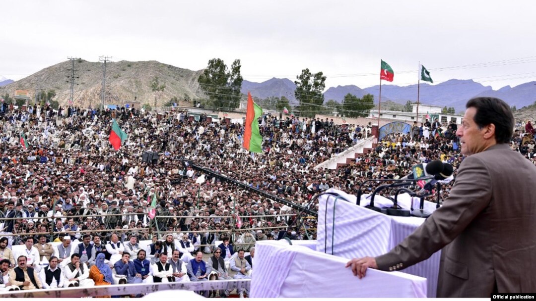  د اين ايف سي ايوارډ د برخې په اړه څو ورځي وړاندې وزير اعظم عمران خان مومندو ضلعې ته خپلې دورې پر مهال ويلي وو چې د خېبر پښتونخوا نه علاوه نورې صوبې په اين ايف سي کې قبايلي ضلعو ته درې فيصده برخه ورکولو ته نه دي تيار 
