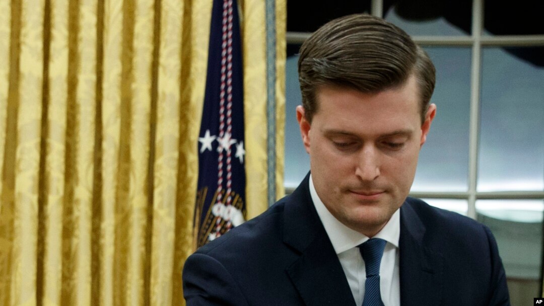El secretario en la Casa Blanca, Rob Porter asegura que las acusaciones son "falsas" e "indignantes".