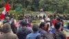 Perú advierte del riesgo de ser encarcelados a manifestantes que bloquean vía a Machu Picchu