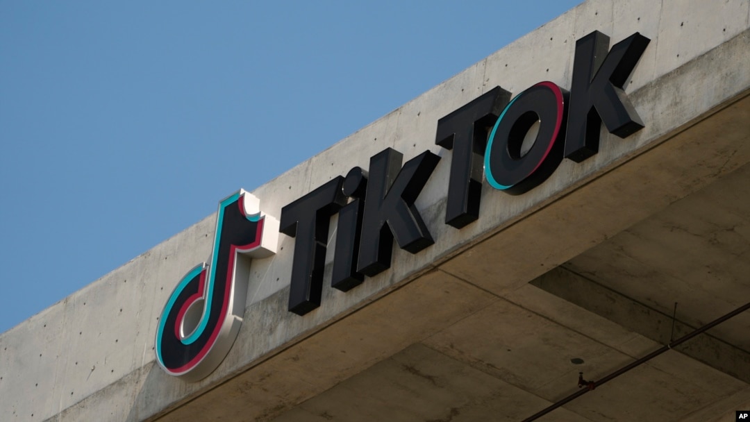 資料照片: 2024年3月11日加州卡爾弗城大樓上的TikTok標識