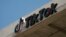 El logotipo de TikTok puede verse en la sede de la compañía en Culver City, California, el 11 de marzo de 2024. La Cámara de Representantes de EEUU avanza con un proyecto de ley que requeriría que la empresa china ByteDance venda TikTok o enfrentaría su prohibición en EEUU.