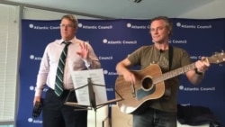 Utshaya iTambourine Umlobi waseSouth Africa uGreg Mills Ehlabela loRobin Auld