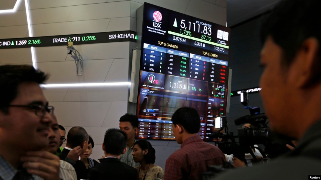 Kegiatan di bursa saham di Jakarta. (Foto: dok)