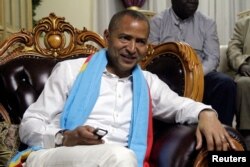 FILE - Democratic Republic of Congo's opposition Presidential candidate Moise Katumbi talks to his supporters after leaving the prosecutor's office in Lubumbashi, the capital of Katanga province of the Democratic Republic of Congo, May 11, 2016.