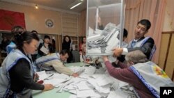 ‘키르기스, 역사적 총선 실시’