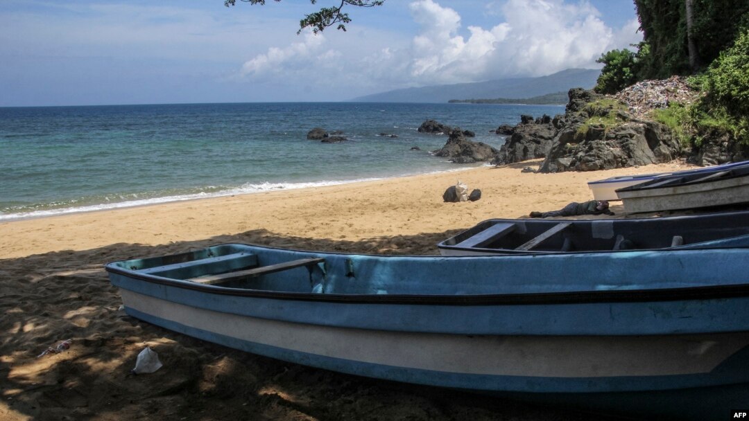 Dua perahu terbalik di luar wilayah pesisir Madagaskar, di Samudra Hindia (foto: ilustrasi). 