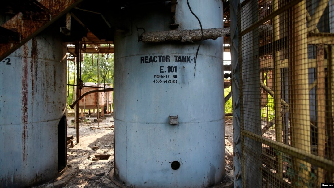 Reaktor za proizvodnju u fabrici pesticida posle curenja opasnih gasova