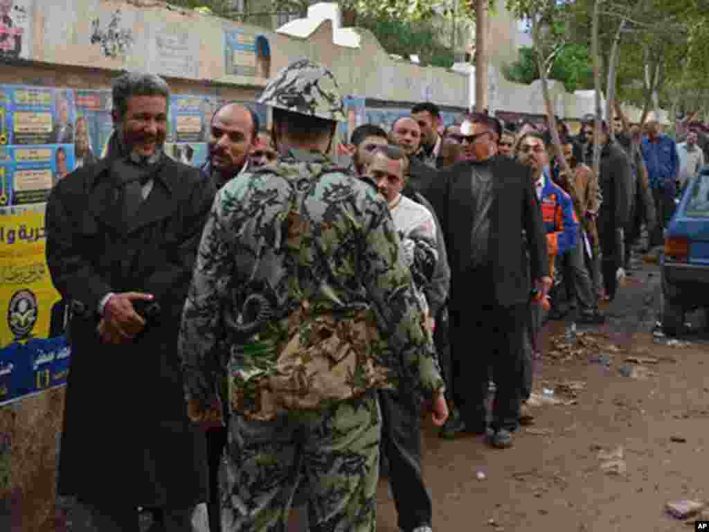 Voters line up to cast ballots in Alexandria on November 28, 2011, the first day to cast ballots in parliamentary elections. (AP)