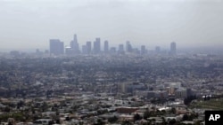 Smog from smokestacks, diesel engines, automobiles, and other sources of pollution, Los Angeles, April 2009 (file photo).