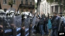 Грузинская оппозиция отметила маршем два месяца протестов 