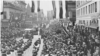 El desfile tiene una larga historia. Fue creado en 1890 por Charles Frederick Holder, presidente del Club de Caza Valle de Pasadena para celebrar la bondad del clima de California. [Screengrab Cortesía Tournament of Roses].