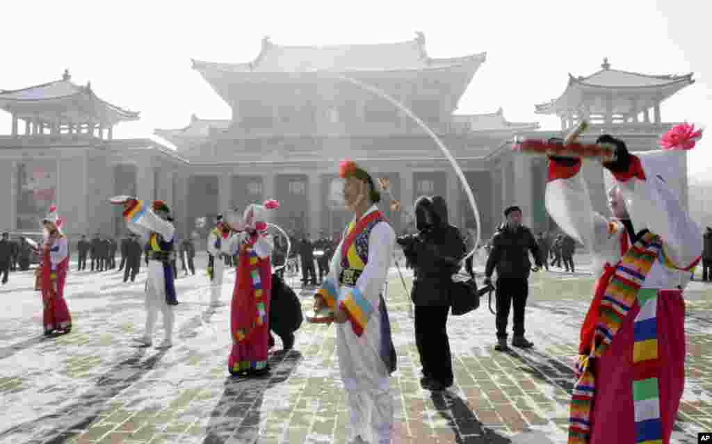 У Пхеньяні танці на честь пуску.