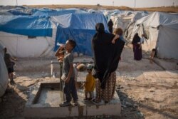 In the section set aside for foreigners in the Ain Issa Camp, 350 women and more than 1,000 children wait for news of repatriation. Most of their home countries do not want them back, Sept. 1, 2019. (Yan Boechat/VOA)