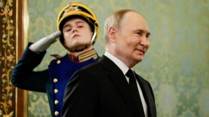 Karina Barbie porno tomosha Yashirin kamera