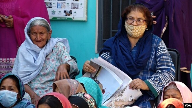 ثمینہ گزشتہ کئی عرصے سے ناڑاں مغلاں میں خواتین کی بہبود کے کئی منصوبوں پر کام کر رہی ہیں۔