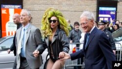 Lady Gaga durante su presentación en el programa más reciente con David Letterman en Nueva York.